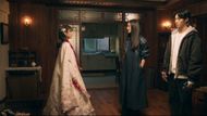 Seong-ah confronting Yeom-hwa (Image via Prime Video)